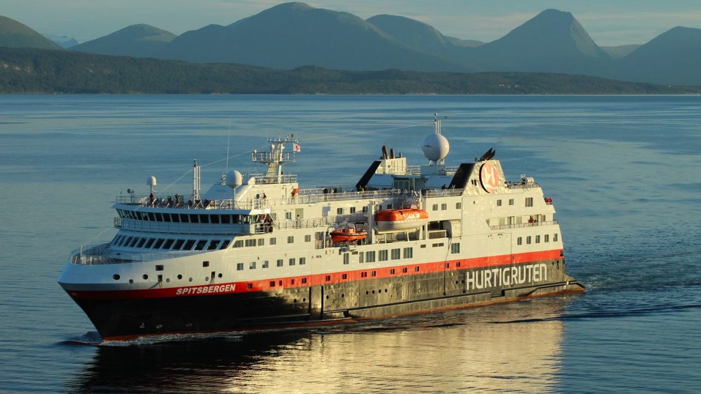 Upptäck magin i det norska landskapet med Hurtigruten 10-17 maj 2022